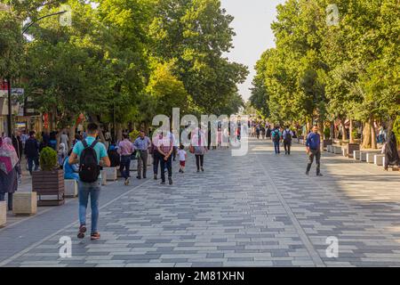 HAMADAN, IRAN - 14 JUILLET 2019 : rue piétonne à Hamadan, Iran. Banque D'Images