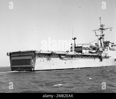 Vue en tribord (arrière) du quai de transport amphibie USS NASHVILLE (LPD 13). Base: Portsmouth État: Virginie (va) pays: Etats-Unis d'Amérique (USA) Banque D'Images