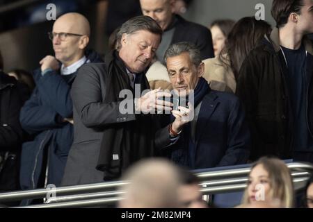 Sébastien Bazin, PDG du groupe hôtelier Accor et ancien président français Nicolas Sarkozy, assiste au match de la Ligue 1 Uber Eats entre Paris Saint Germain et Angers au Parc des Princes, sur 11 janvier 2023 à Paris, France.photo de David Niviere/ABACAPRESS.COM Banque D'Images