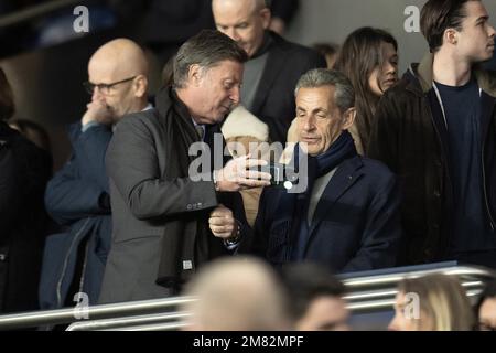 Sébastien Bazin, PDG du groupe hôtelier Accor et ancien président français Nicolas Sarkozy, assiste au match de la Ligue 1 Uber Eats entre Paris Saint Germain et Angers au Parc des Princes, sur 11 janvier 2023 à Paris, France.photo de David Niviere/ABACAPRESS.COM Banque D'Images