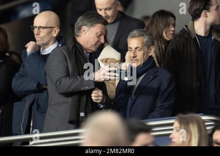 Sébastien Bazin, PDG du groupe hôtelier Accor et ancien président français Nicolas Sarkozy, assiste au match de la Ligue 1 Uber Eats entre Paris Saint Germain et Angers au Parc des Princes, sur 11 janvier 2023 à Paris, France.photo de David Niviere/ABACAPRESS.COM Banque D'Images