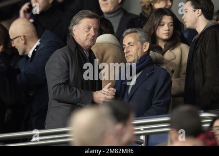 Sébastien Bazin, PDG du groupe hôtelier Accor et ancien président français Nicolas Sarkozy, assiste au match de la Ligue 1 Uber Eats entre Paris Saint Germain et Angers au Parc des Princes, sur 11 janvier 2023 à Paris, France.photo de David Niviere/ABACAPRESS.COM Banque D'Images