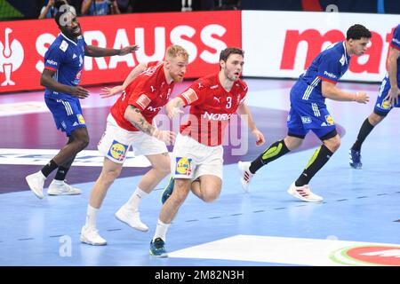 Niclas Kirkelokke (Danemark) contre la France. EHF Euro 2022. Tour principal. Banque D'Images