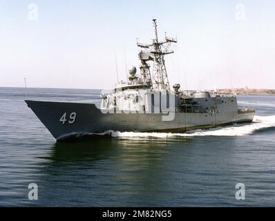 Vue de l'avant-port de la frégate de missiles guidé de la classe Oliver Hazard Perry ROBERT G. BRADLEY (FFG-49) en cours pendant les sentiers maritimes. Pays : inconnu Banque D'Images