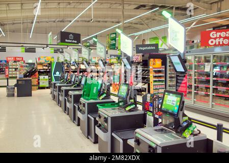 Distributeurs automatiques intérieurs Asda Supermarket Banque D'Images