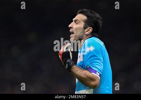 Milan, Italie. 10th janvier 2023. Italie, Milan, jan 10 2023: Gianluigi Buffon (gardien de but de Parme) déçu pour un appel d'arbitre dans la première moitié lors du match de football FC INTER vs PARME, last16 Coppa Italia 2022-2023 San Siro Stadium (photo de Fabrizio Andrea Bertani/Pacific Press) Credit: Pacific Press Media production Corp./Alay Live News Banque D'Images