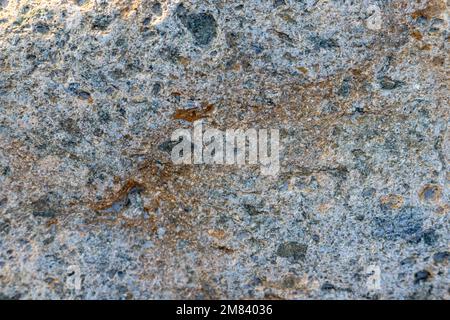 Gros plan de la texture rugueuse d'une grande surface de pierres de rivière pour un fond naturel Banque D'Images