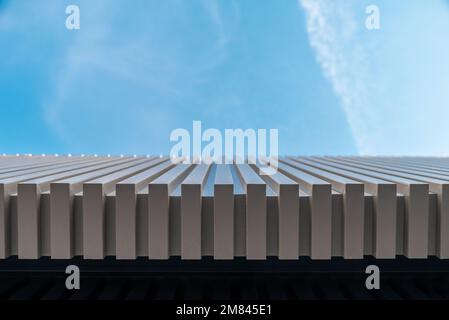 Panneau d'isolation extérieur revêtu de vinyle gris anthracite sur panneau en PVC Banque D'Images