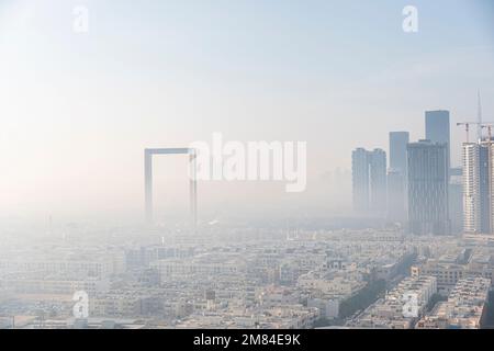 Vue panoramique magnifique sur le centre de Dubaï depuis une hauteur. Dubaï, Émirats arabes Unis Banque D'Images