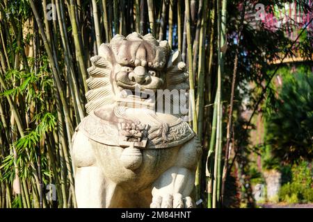 Statue de lion dans les jardins de la baie de Singapour Banque D'Images
