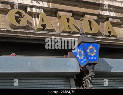 Police irlandaise de Garda, bureau avec lampe bleue, 44 O'Connell Street Upper, North City, Dublin 1, D01 KD74, Irlande Banque D'Images