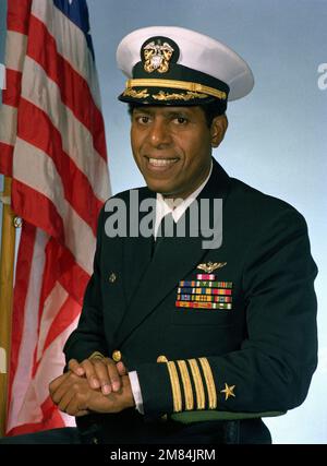 CAPT. Walter J. Davis Jr., USN (couvert) CO, USS RANGER (CV-61) 1986-1987. Pays : inconnu Banque D'Images