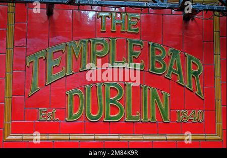 Mur rouge/vert au Temple Bar, Dublin, est 1840, 47-48 Temple Bar, Dublin 2, D02 N725, Eire, Irlande Banque D'Images