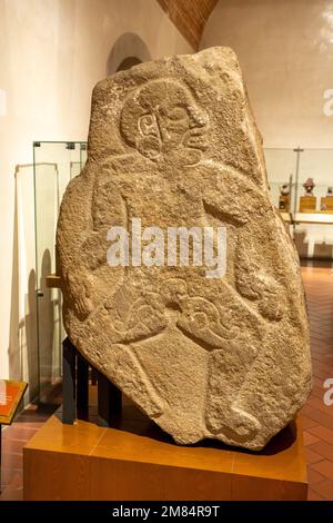 Une figure de pierre Danzante préhispanique de Monte Alban. Musée de la culture d'Oaxacan, Oaxaca, Mexique. Initialement pensé pour être des figures dansantes, ils le sont Banque D'Images