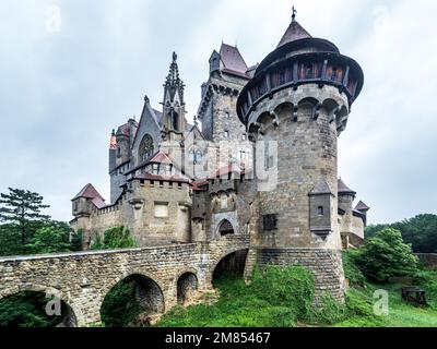 Une belle photo du château de Kreuzenstein à Leobendorf, en Autriche Banque D'Images