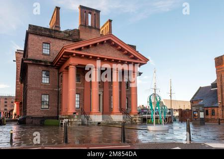 Bureau de trafic des quais, Albert Dock. Liverpool. Anciennement les bureaux de Granada TV, qui seront rebaptisés Martin Luther King et reliés au musée de l'esclavage. Banque D'Images