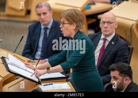 Premier ministre Nicola Sturgeon pendant les questions des premiers ministres (FMQ) dans la chambre principale du Parlement écossais à Édimbourg. Date de la photo: Jeudi 12 janvier 2023. Voir PA Story SCOTLAND questions. Le crédit photo devrait se lire comme suit : Jane Barlow/PA Wire Banque D'Images