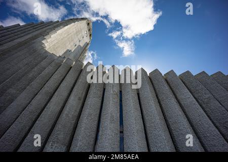 Hallgrímskirkja (Église de Hallgrímur) est une église paroissiale luthérienne de Reykjavík, en Islande. À 74,5 mètres (244 pieds) de haut, c'est le Banque D'Images