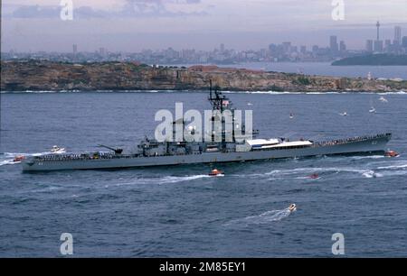 USS Missouri (BB-63) est un navire de guerre de classe Iowa construit pour la marine américaine (USN) en 1940s et est actuellement un navire de musée. Achevée en 1944, elle est le dernier cuirassé commandé par les États-Unis. Le navire a été affecté au théâtre du Pacifique pendant la Seconde Guerre mondiale, où elle a participé aux batailles d'Iwo Jima et d'Okinawa et a bombardé les îles d'origine japonaise. Son quai était le site de la capitulation de l'Empire du Japon, qui a mis fin à la Seconde Guerre mondiale Elle a été appelée le cuirassé le plus historique du monde. Banque D'Images