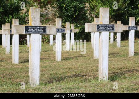 Croix. Commonweatlth WAR graves. Tombes de guerre Commonwealth. Cimetire militaire Franais comprenant 328 tombes de Columriens, d'Anglais, Hollanda Banque D'Images