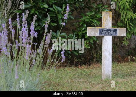 Croix. Commonweatlth WAR graves. Tombes de guerre Commonwealth. Cimetire militaire Franais comprenant 328 tombes de Columriens, d'Anglais, Hollanda Banque D'Images