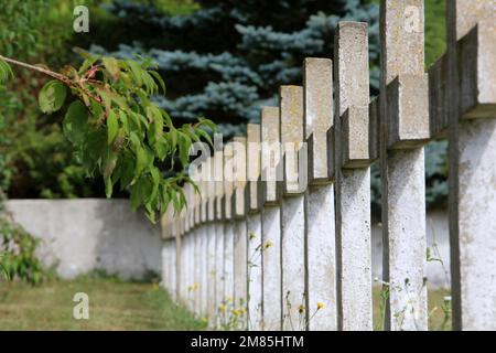 Croix. Commonweatlth WAR graves. Tombes de guerre Commonwealth. Cimetire militaire Franais comprenant 328 tombes de Columriens, d'Anglais, Hollanda Banque D'Images