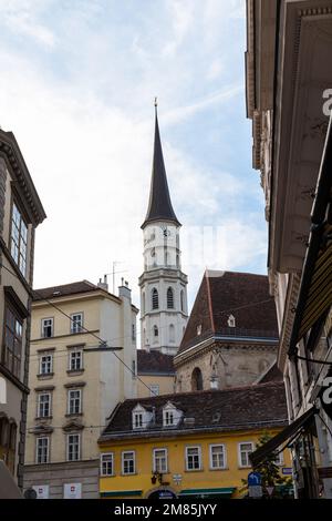 Toits et rues de Vienne, montrant l'architecture variée de cette belle ville Banque D'Images