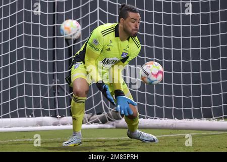 11 janvier 2023: Le gardien de but DU FC Millonarios ALVARO MONTERO (31) fait une économie lors du match de soccer amical de Hertha BSC vs Millonarios FC au stade Osceola Heritage Park à Kissimmee, FL sur 11 janvier 2023. (Credit image: © Cory Knowlton/ZUMA Press Wire) USAGE ÉDITORIAL SEULEMENT! Non destiné À un usage commercial ! Banque D'Images