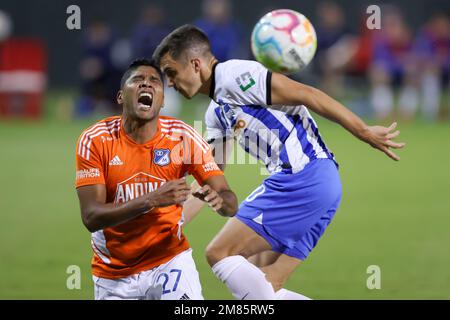 11 janvier 2023: Millonarios FC avant LUIS CARLOS RUIZ (27) est fouillé pendant le match de soccer amical de Hertha BSC vs Millonarios FC au stade Osceola Heritage Park à Kissimmee, en Floride, sur 11 janvier 2023. (Credit image: © Cory Knowlton/ZUMA Press Wire) USAGE ÉDITORIAL SEULEMENT! Non destiné À un usage commercial ! Banque D'Images