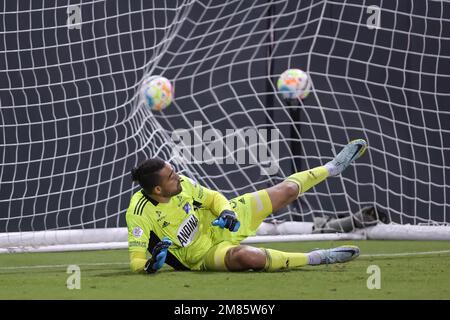 11 janvier 2023: Le gardien de but DU FC Millonarios ALVARO MONTERO (31) manque un bloc de pénalité lors du match de soccer amical de Hertha BSC contre Millonarios FC au stade Osceola Heritage Park à Kissimmee, FL sur 11 janvier 2023. (Credit image: © Cory Knowlton/ZUMA Press Wire) USAGE ÉDITORIAL SEULEMENT! Non destiné À un usage commercial ! Banque D'Images