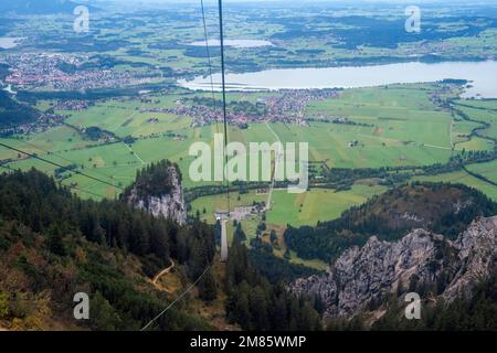 Vue sur le dessus du téléphérique de Tegelberg près de Schwangau, Bavière Allemagne, Europe UE Banque D'Images