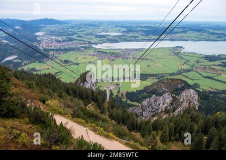 Vue sur le dessus du téléphérique de Tegelberg près de Schwangau, Bavière Allemagne, Europe UE Banque D'Images