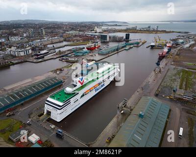 Édimbourg, Écosse, Royaume-Uni. 12 janvier 2023. Vues aériennes sur les quais de Forth ports à Leith, Édimbourg. Le Forth Green Freeport devrait être nommé aujourd'hui par le PM Rishi Sunak comme l'un des deux soumissionnaires retenus pour le statut de Freeport avec Cromarty Freeport. Le premier ministre s'envole aujourd'hui en Écosse pour rencontrer le premier ministre, Nicola Sturgeon. Iain Masterton/Alay Live News Banque D'Images