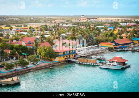 Kralendijk, port de croisière de l'île Bonaire. Banque D'Images
