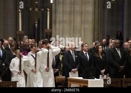 Washington, États-Unis d'Amérique. 12th janvier 2023. Le président des États-Unis Joe Biden assiste jeudi à la cérémonie commémorative de l'ancien secrétaire américain à la Défense Baldwin Ashton carter, dans la cathédrale nationale de Washington, à Washington, DC, 12 janvier 2023. Crédit: Chris Kleponis/Pool/Sipa USA crédit: SIPA USA/Alay Live News Banque D'Images