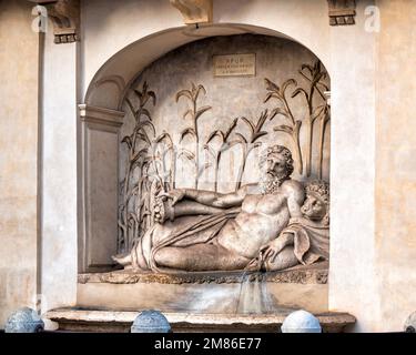 Statue de la rivière Aniene sur la Piazza delle Quattro Fontane, Rome, Italie Banque D'Images