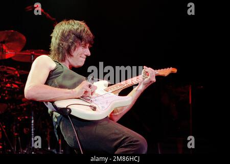 Jeff Beck se produit en direct au Shepherds Bush Empire de Londres. ROYAUME-UNI. 9th octobre 1999. (Numérisation à partir d'un négatif couleur) photo d'Amanda Rose/Alamy Banque D'Images