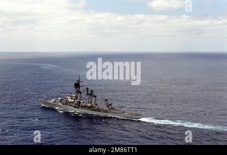 Une vue aérienne du quart du port du destroyer de missile guidé USS COONTZ (DDG-40) est en cours. Pays : inconnu Banque D'Images