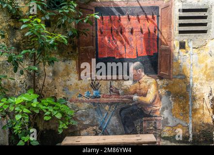 Kuala Lumpur, Malaisie - 12 décembre , 2022 : KWAI CHAI HONG, petite allée derrière la rue Petaling avec des peintures murales représentant la vie quotidienne de Chinatown Banque D'Images