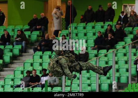 GRONINGEN, PAYS-BAS - JANVIER 12 : militaire pendant la coupe KNVB TOTO néerlandaise, partie 2 du match entre FC Groningen et SV Spakenburg à Euroborg sur 12 janvier 2023 à Groningen, pays-Bas (photo de Pieter van der Woude/Orange Pictures) Banque D'Images