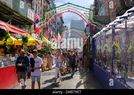 Le festival annuel de San Gennaro avec des visiteurs à Little Italy.Manhattan.New York City.USA Banque D'Images