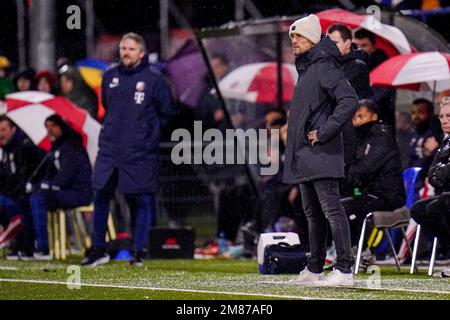 VEGHEL, PAYS-BAS - JANVIER 12: Entraîneur en chef Niels van Caseren de Blauw Geel 38 pendant le match de la coupe KNVB TOTO néerlandaise 2 entre Blauw Geel '38 et le FC Utrecht au parc sportif Prins Willem Alexander sur 12 janvier 2023 à Veghel, pays-Bas (photo de Joris Verwijst/Orange Pictures) Banque D'Images