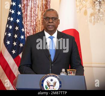 Washington, États-Unis d'Amérique. 11th janvier 2023. Washington, États-Unis d'Amérique. 11 janvier 2023. ÉTATS-UNIS Le secrétaire à la Défense, Lloyd Austin, répond à une question au cours d'une conférence de presse conjointe avec des représentants japonais et américains du département d'État de 11 janvier 2023 à Washington, DC Credit: Freddie Everett/département d'État américain/Alay Live News Banque D'Images