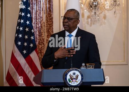 Washington, États-Unis d'Amérique. 11th janvier 2023. Washington, États-Unis d'Amérique. 11 janvier 2023. ÉTATS-UNIS Le secrétaire à la Défense, Lloyd Austin, répond à une question lors d'une conférence de presse conjointe avec des responsables japonais et américains au ministère d'État de 11 janvier 2023 à Washington, DC crédit: TSgt. Jack Sanders/Ministère américain de la Défense/Alay Live News Banque D'Images