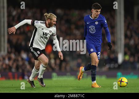 Craven Cottage, Fulham, Londres, Royaume-Uni. 12th janvier 2023. Premier League football, Fulham versus Chelsea; Kai Havertz de Chelsea prend Tim Ram de Fulham crédit: Action plus Sports/Alamy Live News Banque D'Images