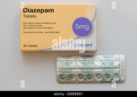 Boîte et blister de comprimés génériques de Crescent 5mg Diazepam sur fond blanc Banque D'Images