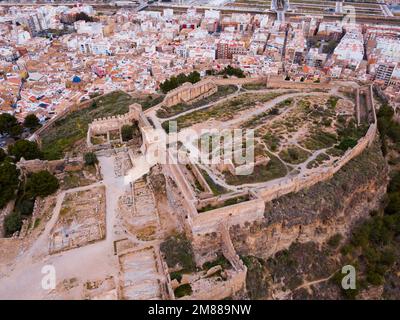 Vue panoramique depuis le château de drone Sagunto en été. Communauté valencienne, Espagne Banque D'Images