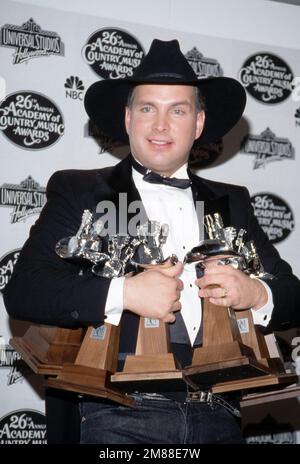 Garth Brooks au 26e prix annuel de l'Académie de musique country à Universal Ampitheater à Universal City, Californie le 24 avril 1991 crédit: Ralph Dominguez/MediaPunch Banque D'Images