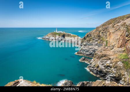 Phare de South Stack au large de la côte nord-ouest d'Anglesey, au nord du pays de Galles, au Royaume-Uni Banque D'Images