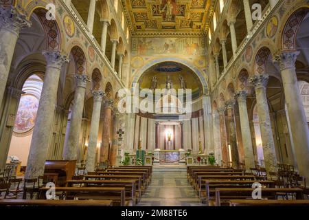 Vue intérieure Basilique Sant Agnese, Rome, Italie Banque D'Images